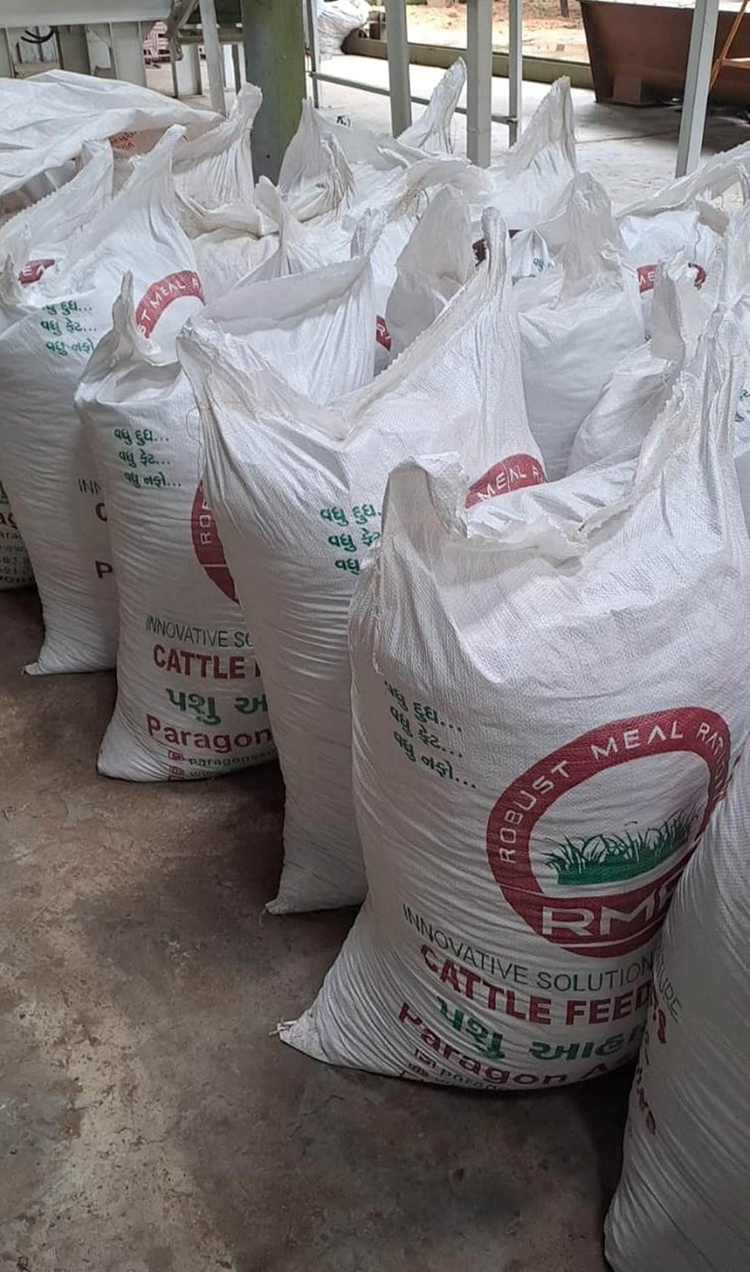 RMR-ROBUST MEAL RATION -Cattle/Buffalo/Cow Feed Pellets (17Kgs), Natural Feed Fortified With Essential Vitamins And Minerals And Probiotics,All Life Stages, 1 Count